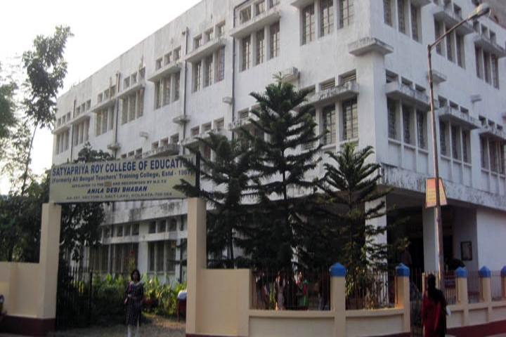 https://cache.careers360.mobi/media/colleges/social-media/media-gallery/21029/2019/5/10/Campus-View of Satyapriya Roy College of Education Kolkata_Campus-View.jpg